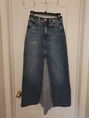 High-Waist Blue Denim Maxi Skirt with Front Slit